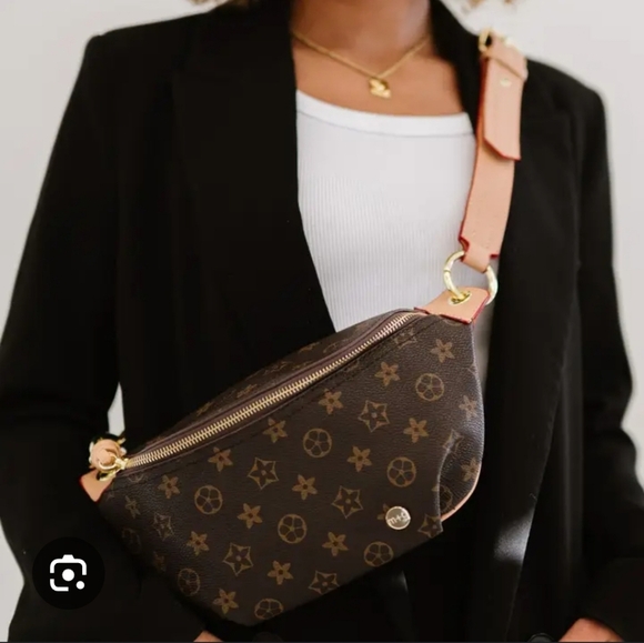 Louis Vuitton Handbags - Modern + Chic Louis Vuitton Cross Body Bag Women Monogram Gold Hardware